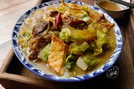 天冷，炖一锅白菜粉条吃才过瘾，吃完全身冒汗，好吃连汤汁也不剩图片