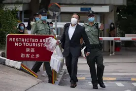 曾经香港女首富“小甜甜”身边的“软饭男”到底有什么本事？图片