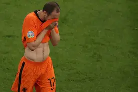 带着心脏除颤器踢欧洲杯！这位埃里克森的好友，两次经历生死时刻图片