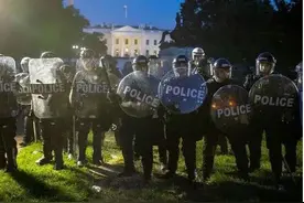 美国警察为何那么“牛”？主要是因为这四点图片
