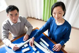 麻将桌上的暧昧：我只是逗着她玩，没想到最后她竟嫁给我图片