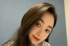 高颜值的瑜伽老师，穿衣搭配超有气质，网友：可以出道了图片