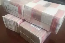 河南婚礼现场陪嫁40万现金，新郎表情失控，网友：这家还有女儿吗图片