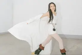 黑色丝袜=死亡单品？不至于！没看见“名媛”们人“腿”一双吗？图片