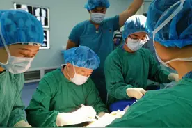 山东首家骨关节炎与保膝院士门诊在青大附院恢复开诊图片