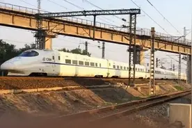 跑在老京沪线上的动卧列车 上海至北京南D312次通过天津段