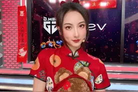 余霜月月月半，小钰骆歆起飞？LPL美女主持和解说身材进化现状图片