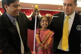 世界上最矮的女人：身高仅0.6米，打破吉尼斯纪录，成知名女星图片