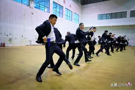 光会打架不灵了 想给富人当保镖这项技能更重要图片
