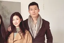 朱珠夫妻婚后首同框，亲密依偎看画展，男方回应质疑称已发律师函图片