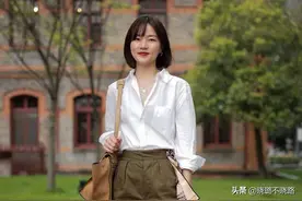 打底裤已过时，今夏流行“烟筒裤”，适合中年女性，确实减龄美图片