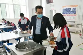 宋校长的“礼物”图片