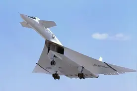 造价相当于1.5个航母，仅生产了2架，XB-70女武神战略轰炸机图片
