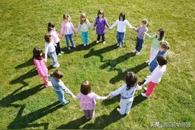 秋天，就是要在户外玩儿个够！20个幼儿户外徒手游戏，转给幼师图片