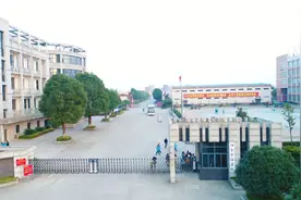 部分学费全免！初中毕业就能报名！留学回国可拿本科文凭、湘雅教授授课…湖南护理学校招生图片