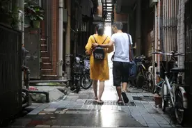 城中村出现大量空房，房东通知：想要退租，需提前2个月预约图片