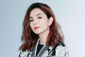 Ella“全裸”直播生子，多人围观陪产：“当妈都不容易！”图片