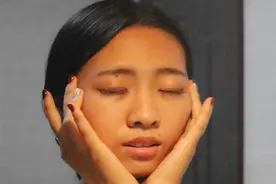 一到秋冬时节皮肤就干燥、翘皮，莫慌，我们有办法解决图片