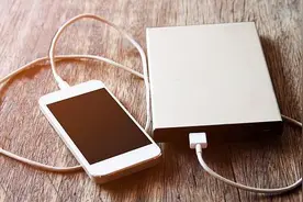 坐地铁不让用充电宝？！网友听后炸锅了图片