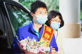 一个不少！两次请战支援十堰的抗疫勇士韦鑫回家了！图片