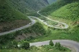 自动挡走长下坡用什么挡？很多司机全程D挡，老司机分享正确做法图片