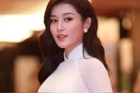 同居八年，被男友抛弃，如今嫁不出，附近没人敢娶，无奈只好远嫁图片