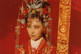 87版《红楼梦》：穿嫁衣的林妹妹和宝姐姐，谁和贾宝玉更相配？图片
