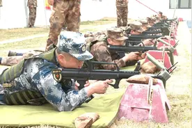 河南省郑州警备区组织轻武器实弹射击训练图片