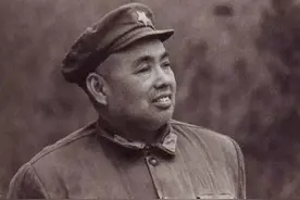 许世友爱酒如命，因喜欢劝人饮酒被告状，周恩来的处理方式真高明图片
