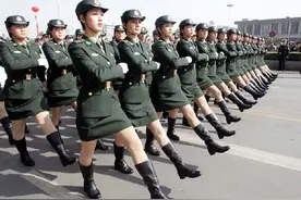 “火箭军女神”李莉：犀利的军事点评，让美国望而生畏的巾帼英雄图片