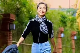 这才是70岁奶奶适合的装扮，真实自信不做作，时尚穿搭太优雅大气图片