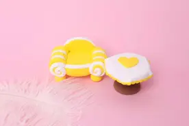 用周末闲暇时光，陪孩子用粘土手工DIY给家里添置一套沙发茶几图片