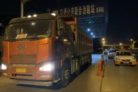 厦门东孚：执法巡查“故地重游”，两部严重超限车落网图片