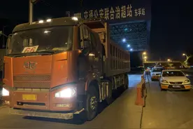 厦门东孚：执法巡查“故地重游”，两部严重超限车落网图片
