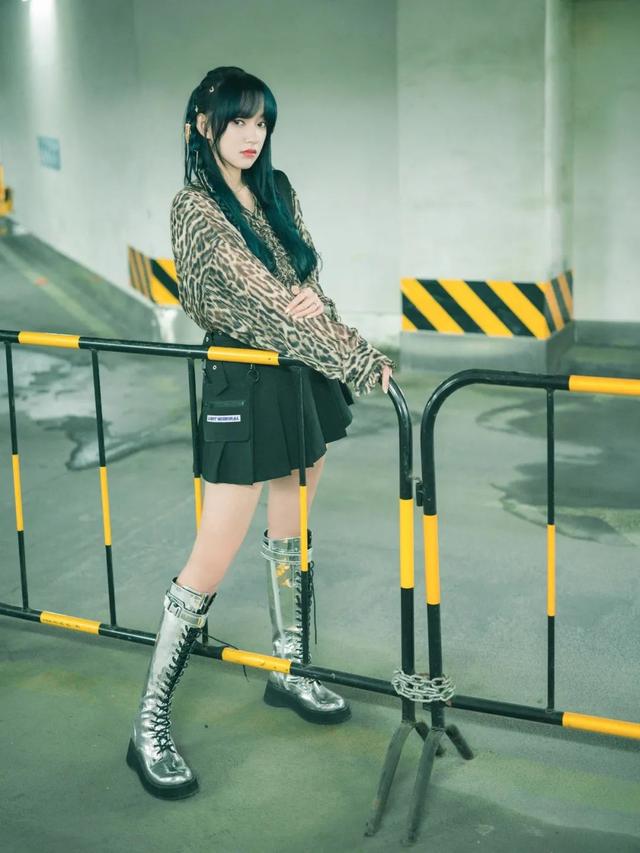 seo韩国裤子（原来拥有这件单品就能实现程潇和傅菁的飒）