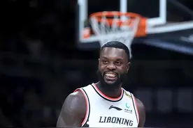 NBA打不了了，还是回CBA，辽宁队外援史蒂芬森正寻找返回中国合适航班图片