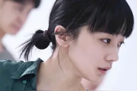 演员尹昉宣布当爹，晒一家三口合照幸福满满，台湾妻子身份首曝光图片
