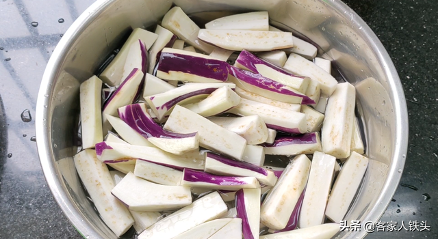 烫破嘴皮都要吃的豆腐煲，加上7个茄子，好吃不油腻，喷香又下饭