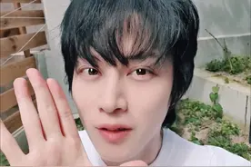 终于剪发了！金希澈清爽短发造型颜值飙升，少年感爆棚图片