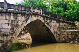 一桥一梦300年，打卡武汉江夏灵港桥，发现遗忘在乡村里的古建筑图片