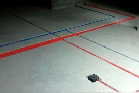 水电线开槽不再只走地面和墙面了，原来还可以走顶上？不可思议图片