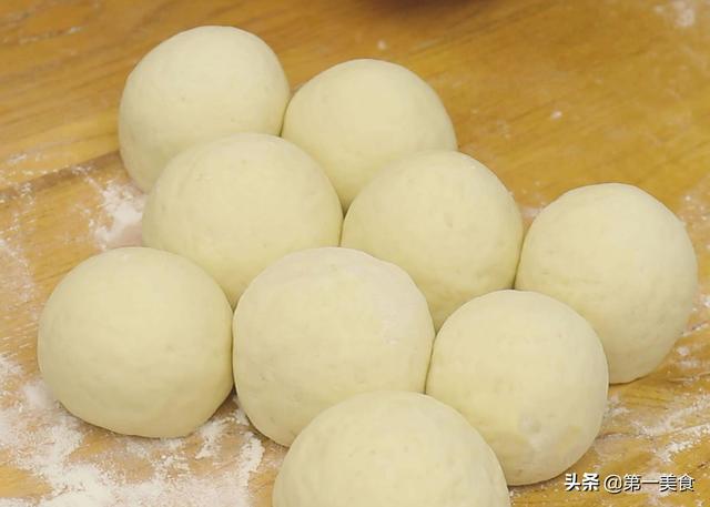 蒸馒头是冷水上锅还是热水上锅？牢记这几点，馒头暄软不塌陷