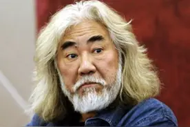 张纪中被娇妻喊老头，气急败坏回怼，老夫少妻幸福背后是心酸图片