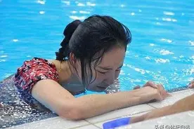 女足名将曝辛酸史：痛经吃4片止疼药大战日本队，赛后裤子全是血图片