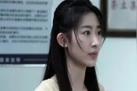 扫黑风暴：比徐英子咬桌角还惨的女孩，在孙兴房间裹浴巾站成一排图片