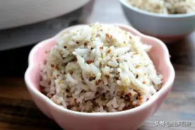 大米煮过再蒸饭，又香又软还低糖，减肥人士和糖尿病人有口福了图片