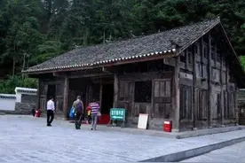 无偿捐出价值8亿的“金丝楠木祖屋”，这位湖北老人，如今怎样？图片