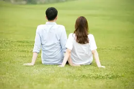 在危机中如何询问伴侣的金钱问题图片
