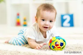 可以让宝宝使用闪光灯，或让宝宝直视浴霸灯吗？家长可别不当回事图片