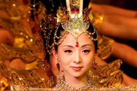 故事：《千手观音》爆红，聋哑领舞者被富商苦追8年，后来怎样了图片